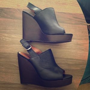 Black wedges